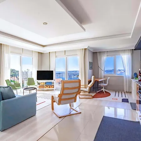 Furnished Cozy Flat With Wide Sea View In Apartment