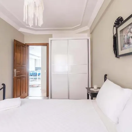 Апартаменты Furnished Cozy Flat With Wide Sea View In Каш